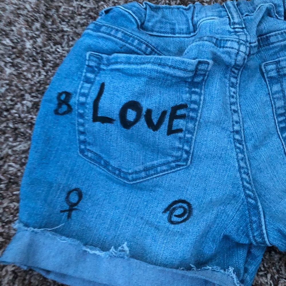 Shorts - Picture 3 of 8